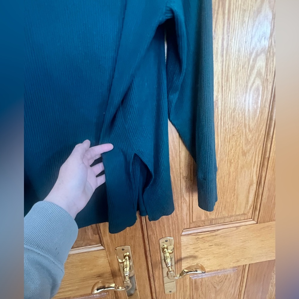American Eagle - Dark Green Ribbed Knit Long Sleeve V-Neck Top - Picture 4 of 5